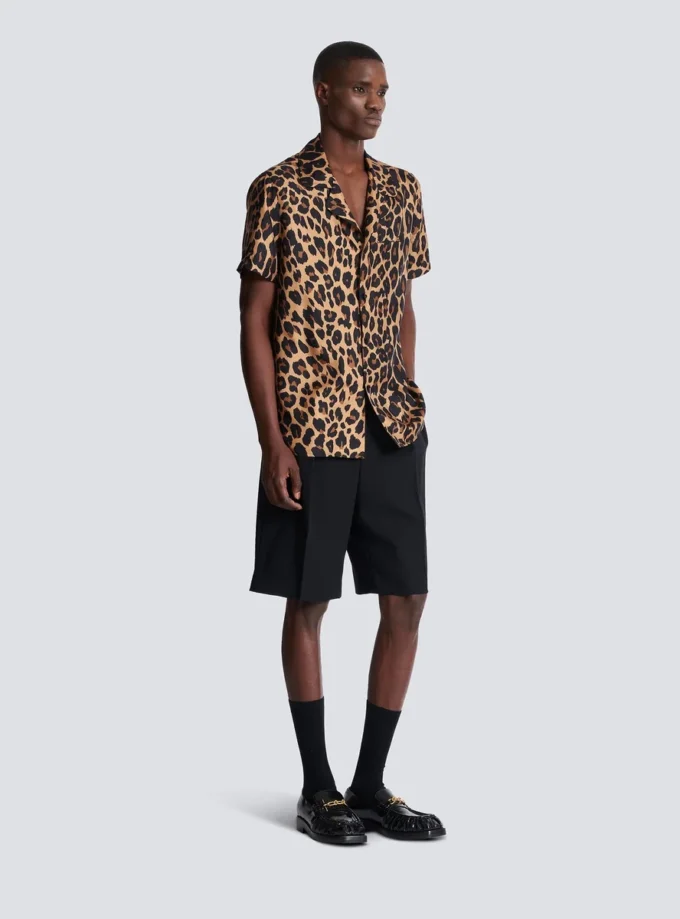 Pyjamas skjorta i silke med leopardmönster Pyjamas skjorta i silke med leopardmönster