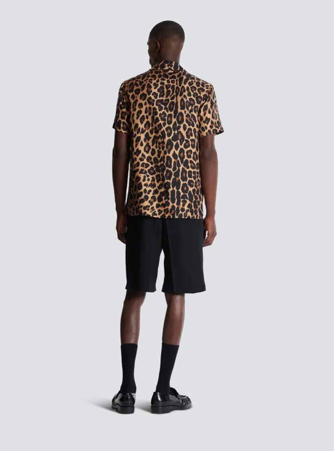Pyjamas skjorta i silke med leopardmönster Pyjamas skjorta i silke med leopardmönster