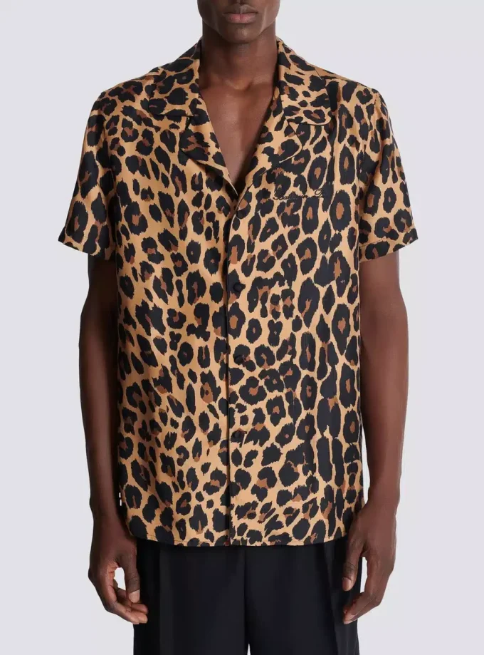 Pyjamas skjorta i silke med leopardmönster Pyjamas skjorta i silke med leopardmönster