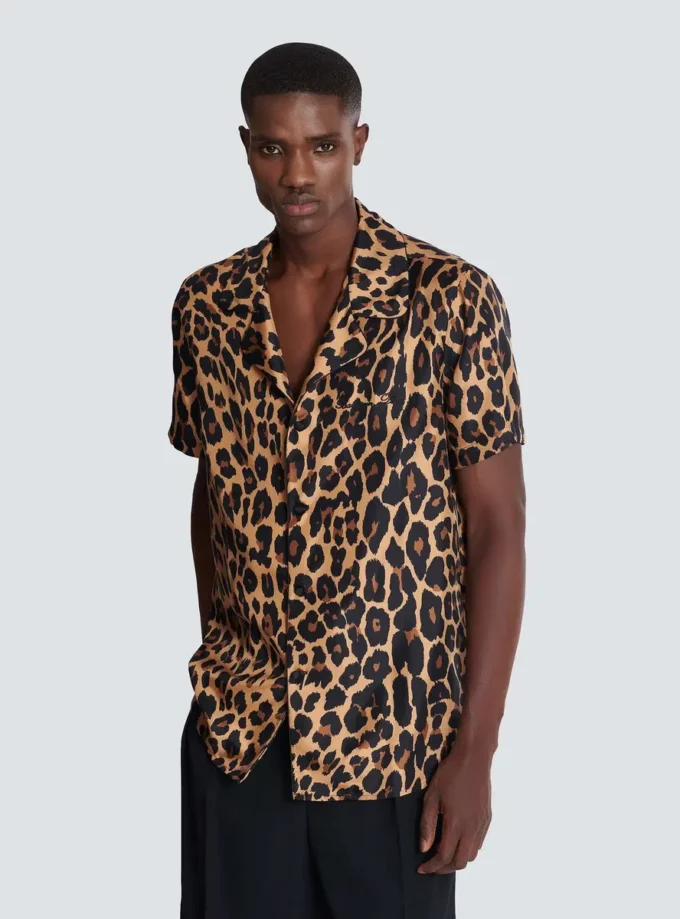 Pyjamas skjorta i silke med leopardmönster Pyjamas skjorta i silke med leopardmönster