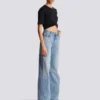 Raka jeans i blekt denim