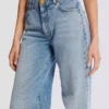 Raka jeans i blekt denim