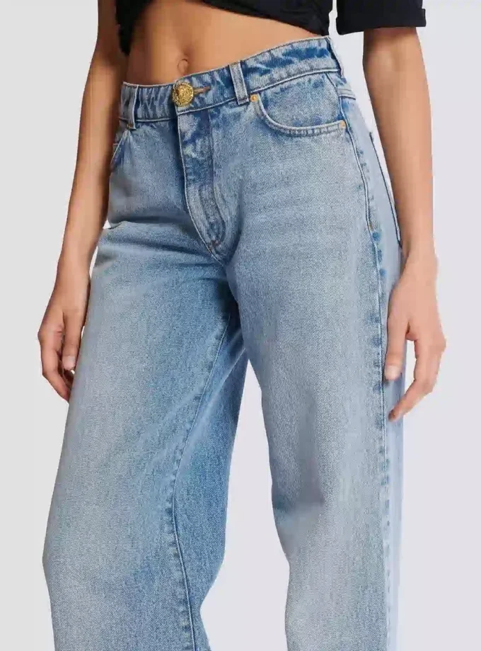 Raka jeans i blekt denim