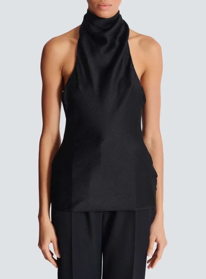 Rygglös topp i crepesatin