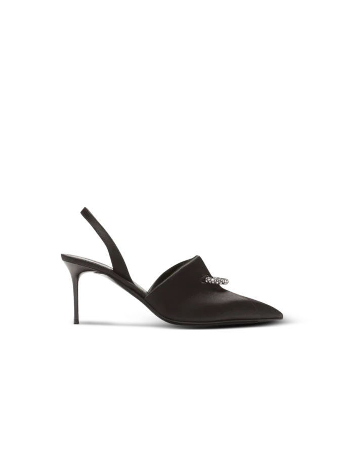 Satin-slingbacks med piercing