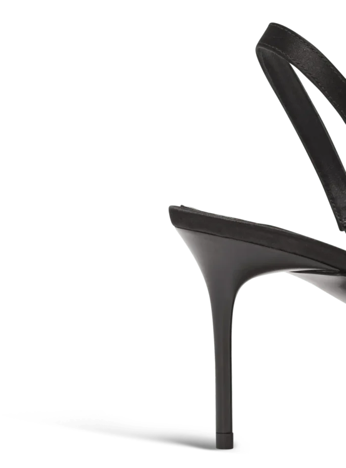 Satin-slingbacks med piercing