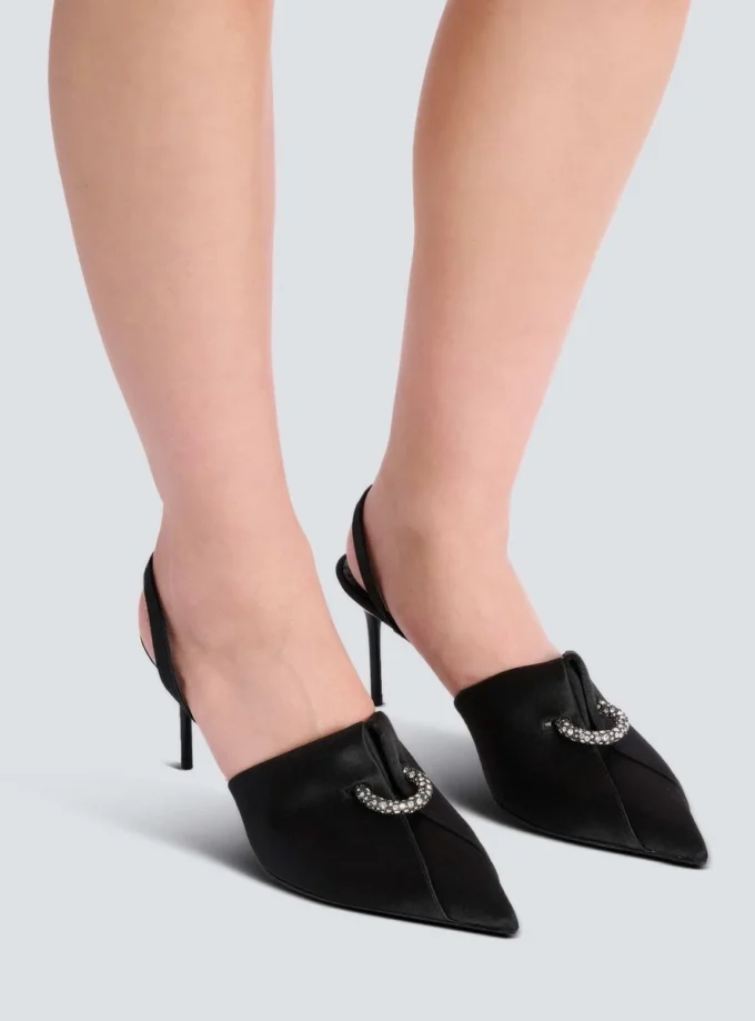 Satin-slingbacks med piercing