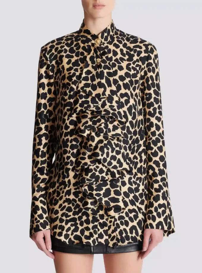 Skjorta med leopardmönster och volanger Skjorta med leopardmönster och volanger