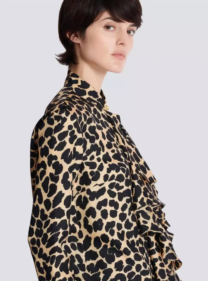 Skjorta med leopardmönster och volanger Skjorta med leopardmönster och volanger