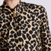 Skjorta med leopardmönster och volanger Skjorta med leopardmönster och volanger