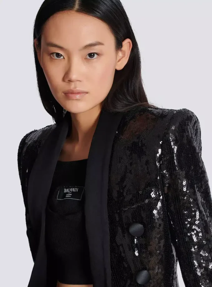 Skräddarsydd jacka i glitter-satin med V-ringning Skräddarsydd jacka i glitter-satin med V-ringning