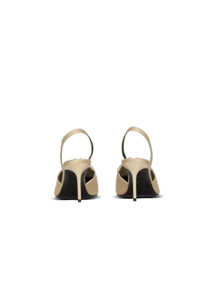 Slingbacks i bomullsgabardin med piercing