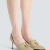 Slingbacks i bomullsgabardin med piercing