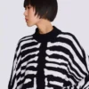 Stickad klänning med zebraintarsia