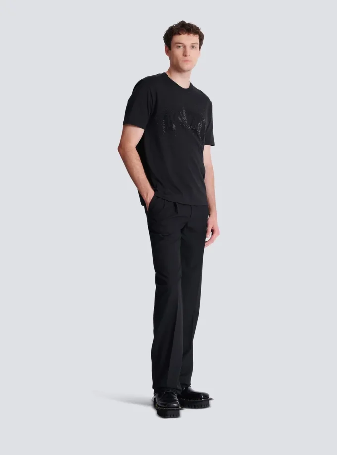 T-shirt med broderad kristalleffekt T-shirt med broderad kristalleffekt