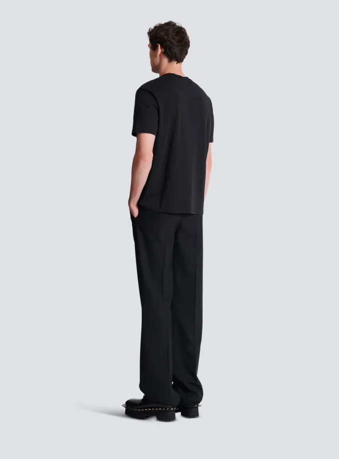T-shirt med broderad kristalleffekt T-shirt med broderad kristalleffekt