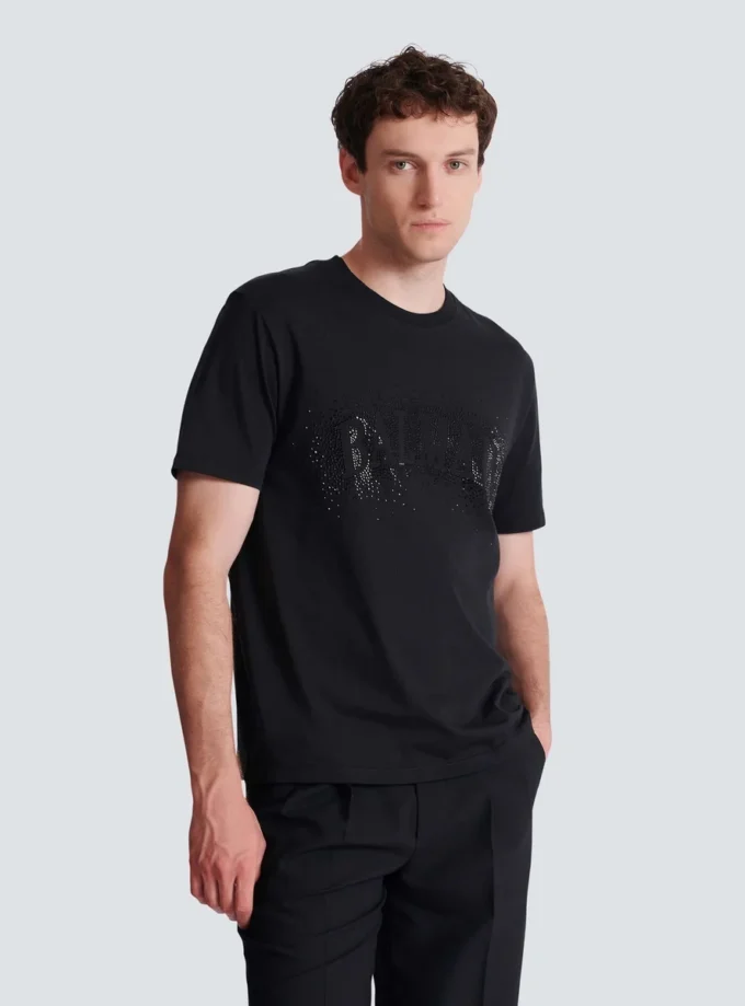 T-shirt med broderad kristalleffekt T-shirt med broderad kristalleffekt