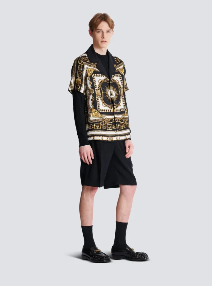 Tryckt pyjamas skjorta med Foulard Chaînes-mönster Tryckt pyjamas skjorta med Foulard Chaînes-mönster