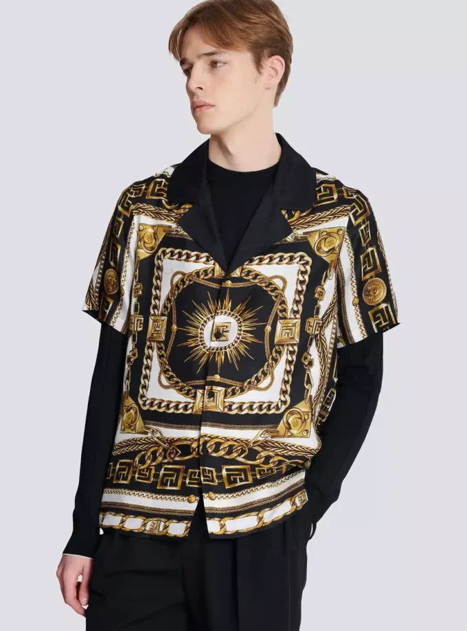 Tryckt pyjamas skjorta med Foulard Chaînes-mönster Tryckt pyjamas skjorta med Foulard Chaînes-mönster
