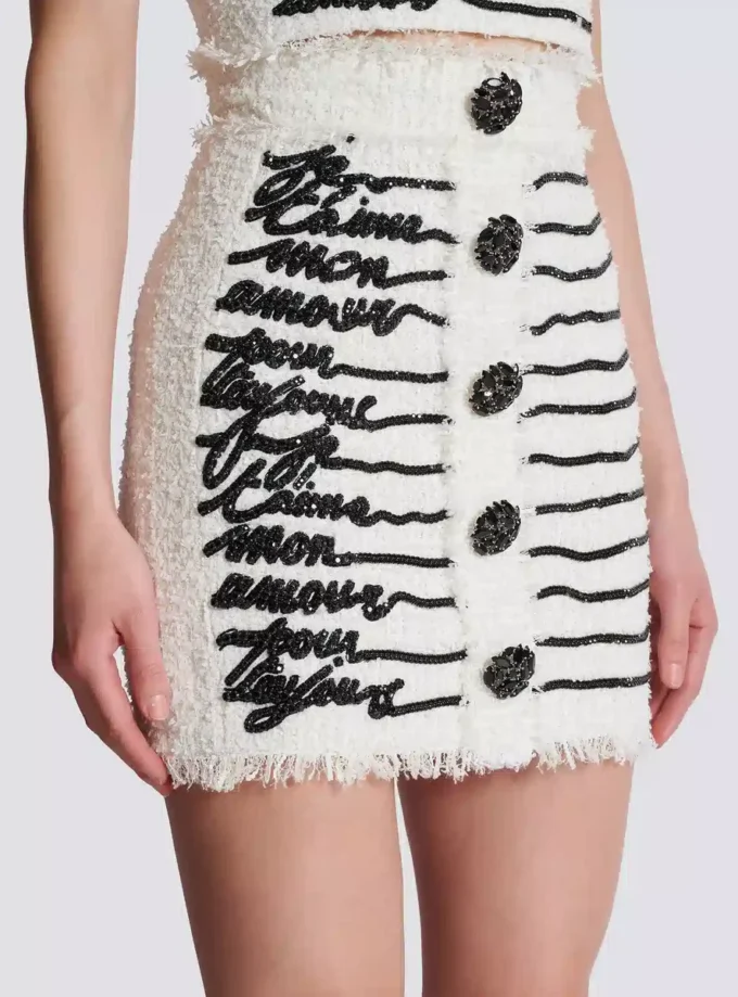 Tweedkjol med broderade kärleksbrev Tweedkjol med broderade kärleksbrev