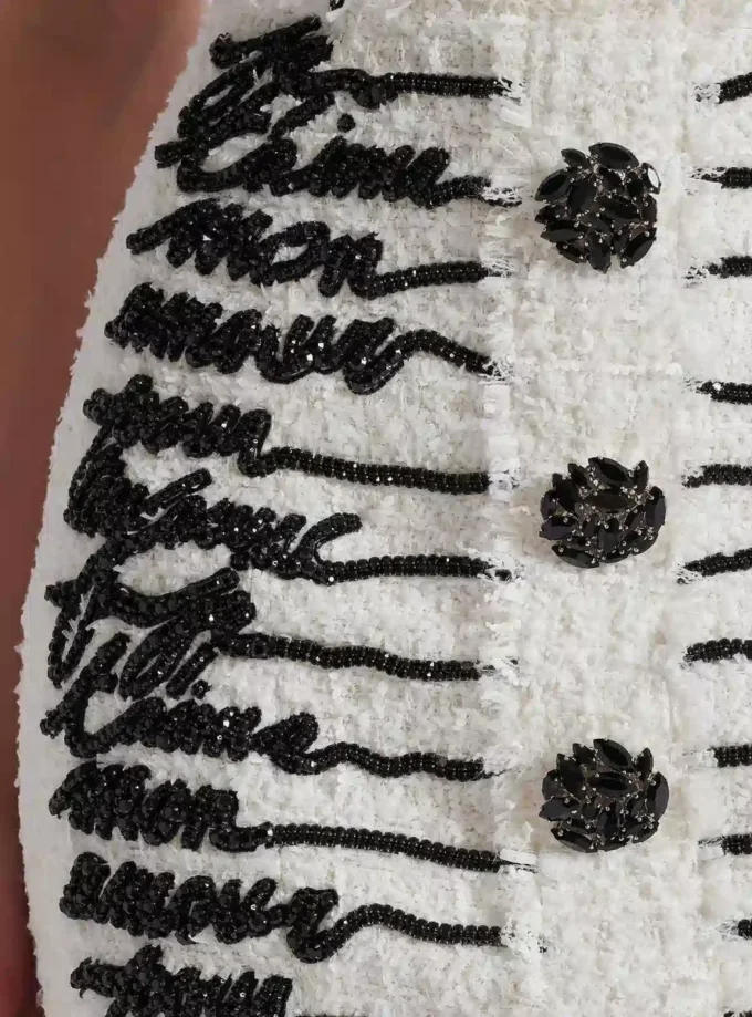 Tweedkjol med broderade kärleksbrev Tweedkjol med broderade kärleksbrev