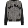 Varsityjacka med monogram och patchar Varsityjacka med monogram och patchar
